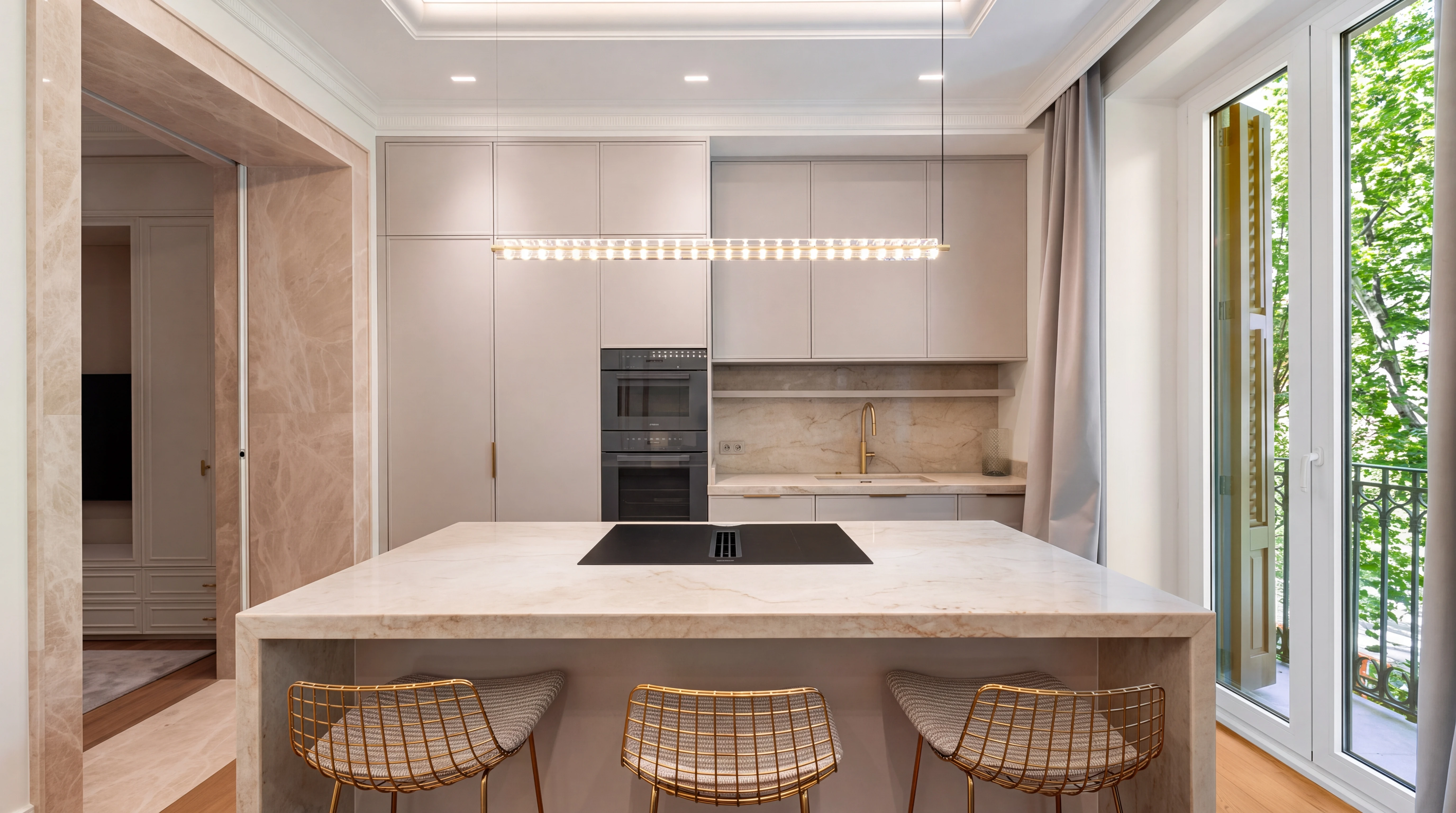 Cocina de diseño en una vivienda de lujo en Madrid